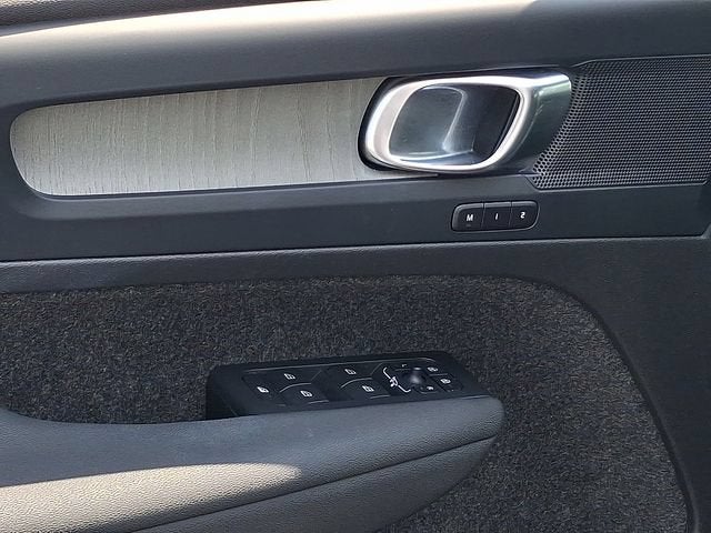 2023 Volvo XC40 Core
