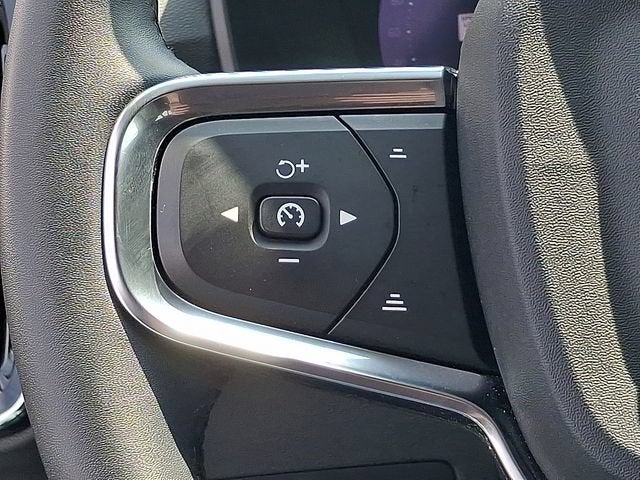 2023 Volvo XC40 Core