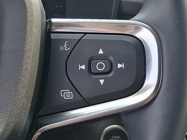 2023 Volvo XC40 Core