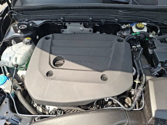 2023 Volvo XC40 Core