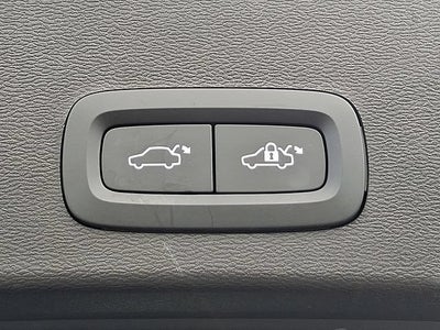 2023 Volvo XC40 Core