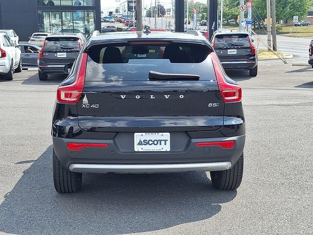 2023 Volvo XC40 Core