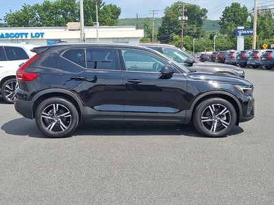 2023 Volvo XC40 Core