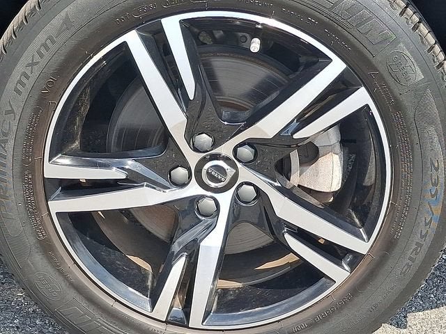 2023 Volvo XC40 Core