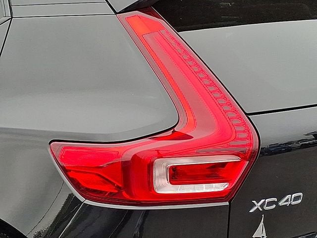 2023 Volvo XC40 Core