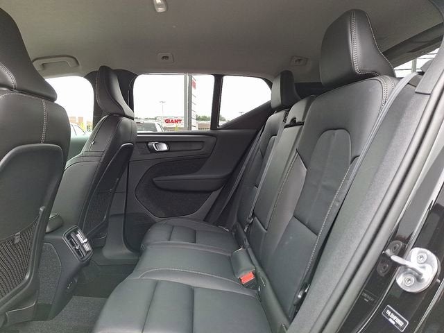 2023 Volvo XC40 Core