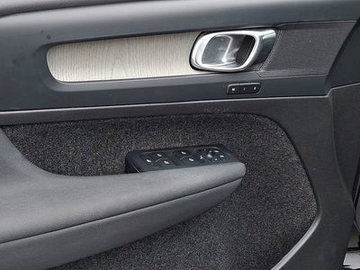 2023 Volvo XC40 Core