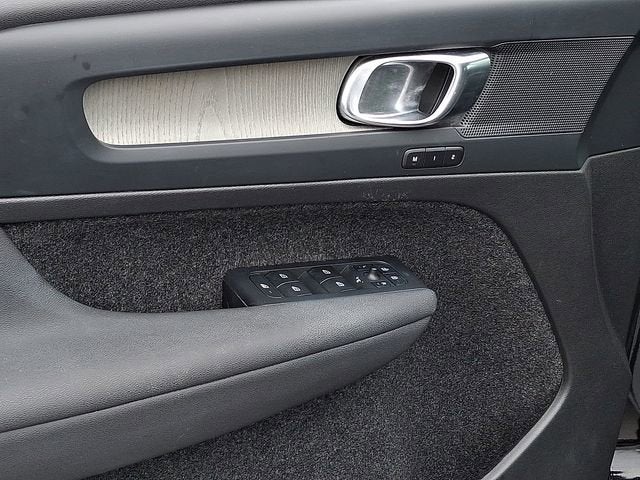 2023 Volvo XC40 Core