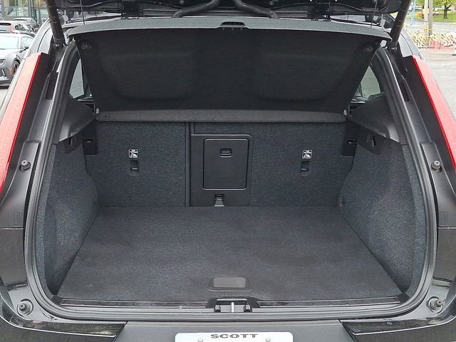 2023 Volvo XC40 Core
