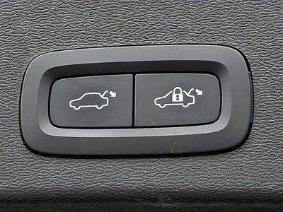 2023 Volvo XC40 Core
