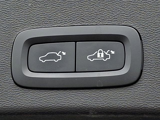 2023 Volvo XC40 Core
