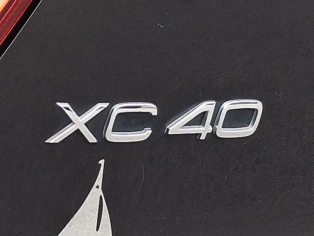 2023 Volvo XC40 Core