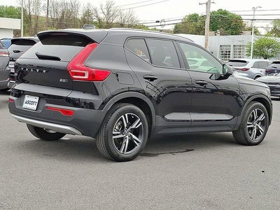 2023 Volvo XC40 Core