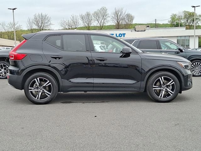 2023 Volvo XC40 Core