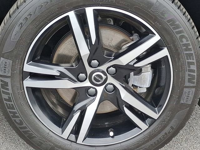 2023 Volvo XC40 Core