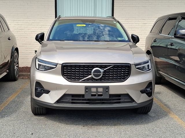 2023 Volvo XC40 Plus Dark Theme
