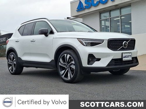 2023 Volvo XC40 Plus Dark Theme