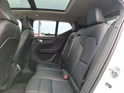 2023 Volvo XC40 Plus Dark Theme