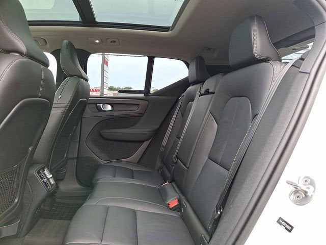 2023 Volvo XC40 Plus Dark Theme