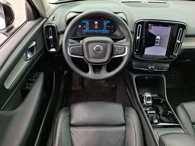 2023 Volvo XC40 Plus Dark Theme