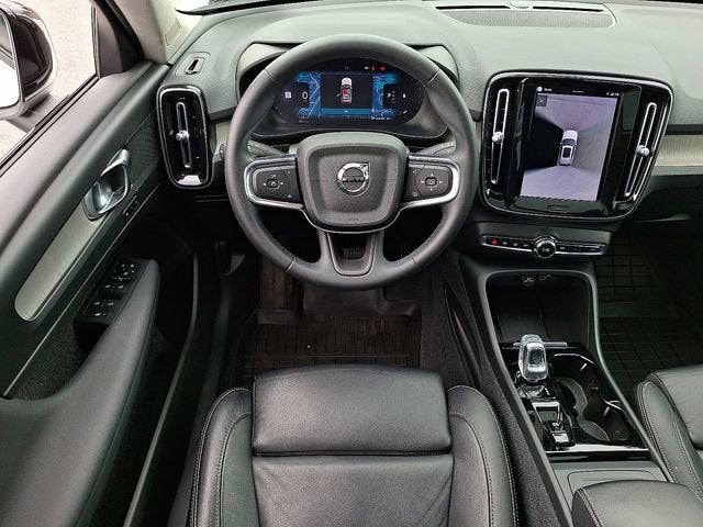 2023 Volvo XC40 Plus Dark Theme