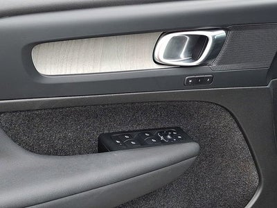 2023 Volvo XC40 Plus Dark Theme