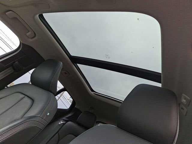 2023 Volvo XC40 Plus Dark Theme