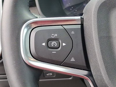 2023 Volvo XC40 Plus Dark Theme