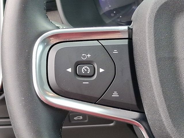 2023 Volvo XC40 Plus Dark Theme