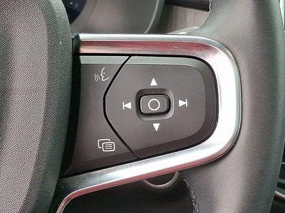 2023 Volvo XC40 Plus Dark Theme