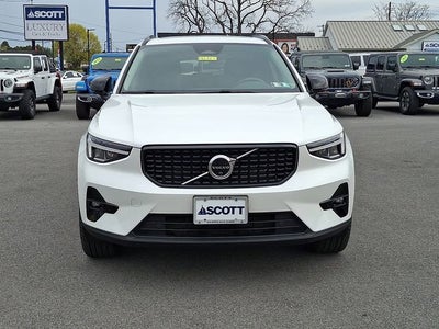 2023 Volvo XC40 Plus Dark Theme