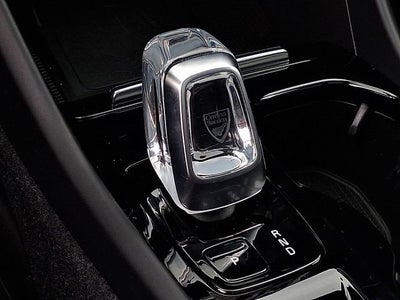 2023 Volvo XC40 Plus Dark Theme