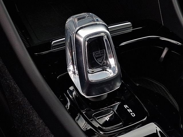 2023 Volvo XC40 Plus Dark Theme