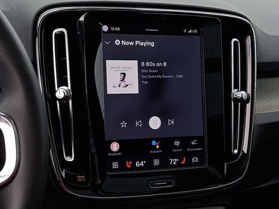 2023 Volvo XC40 Plus Dark Theme