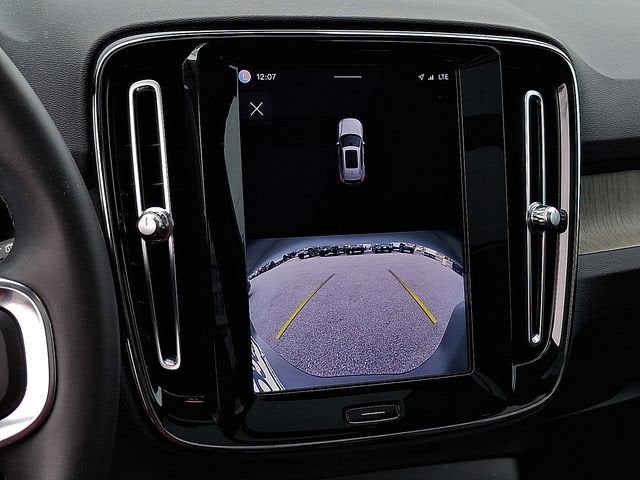 2023 Volvo XC40 Plus Dark Theme