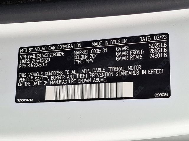 2023 Volvo XC40 Plus Dark Theme