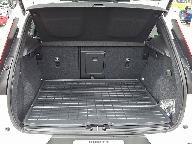 2023 Volvo XC40 Plus Dark Theme