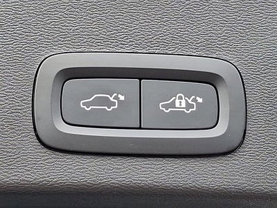 2023 Volvo XC40 Plus Dark Theme