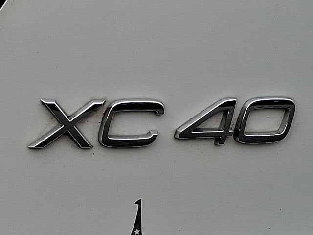 2023 Volvo XC40 Plus Dark Theme