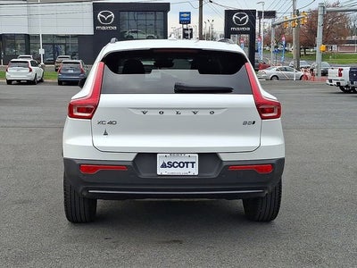 2023 Volvo XC40 Plus Dark Theme