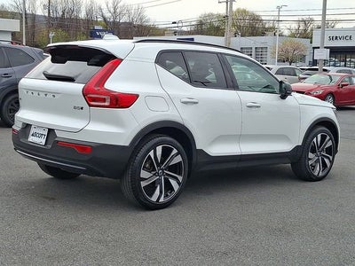 2023 Volvo XC40 Plus Dark Theme
