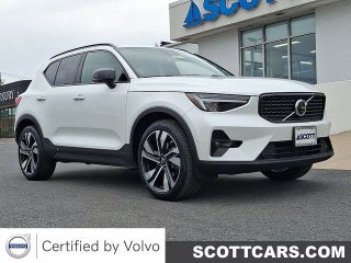 2023 Volvo XC40 Plus Dark Theme