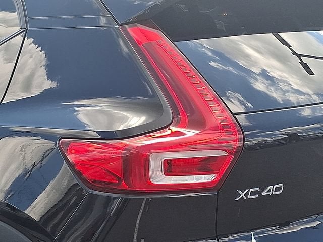 2023 Volvo XC40 Plus Dark Theme