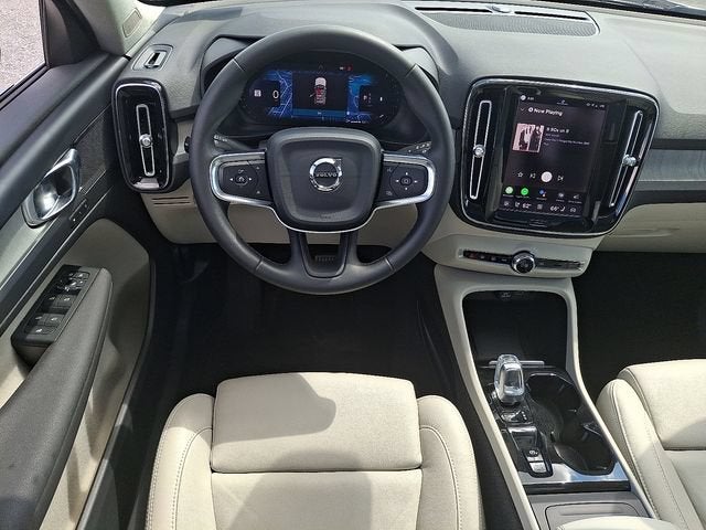 2023 Volvo XC40 Plus Dark Theme