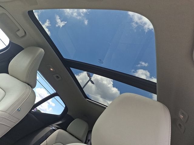 2023 Volvo XC40 Plus Dark Theme