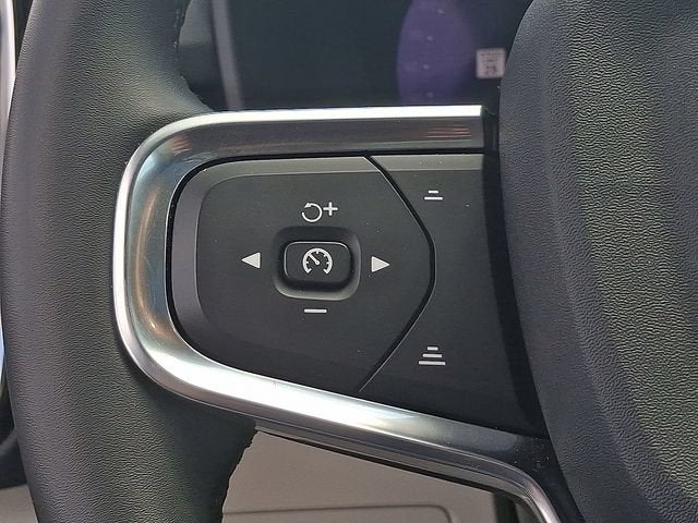 2023 Volvo XC40 Plus Dark Theme