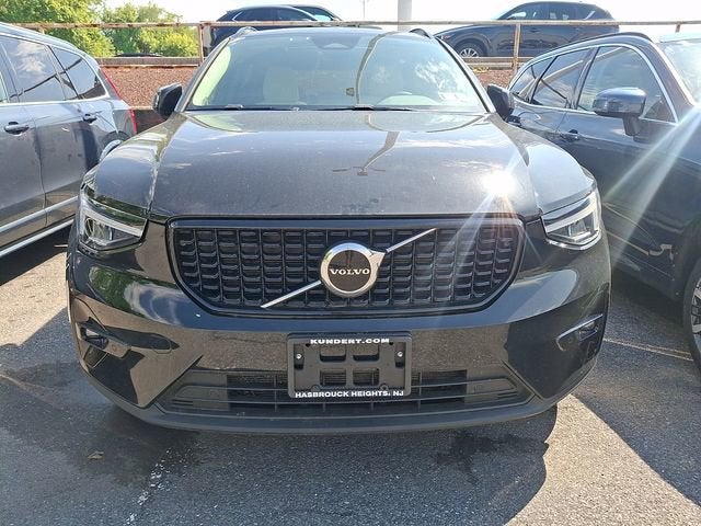 2023 Volvo XC40 Plus Dark Theme