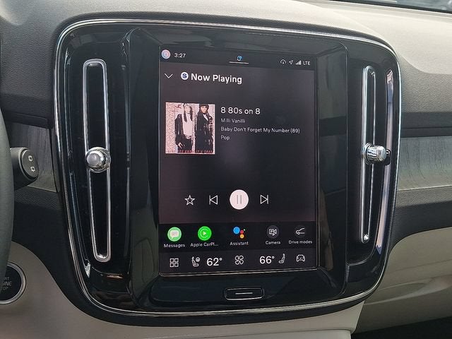 2023 Volvo XC40 Plus Dark Theme