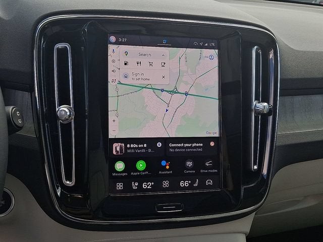 2023 Volvo XC40 Plus Dark Theme