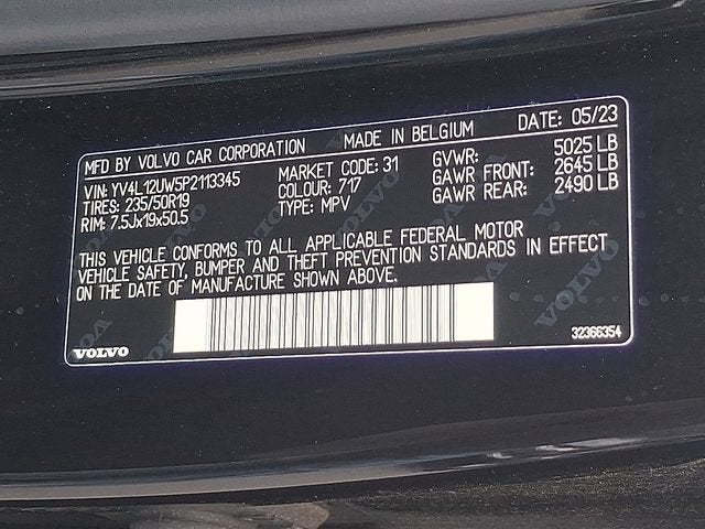 2023 Volvo XC40 Plus Dark Theme
